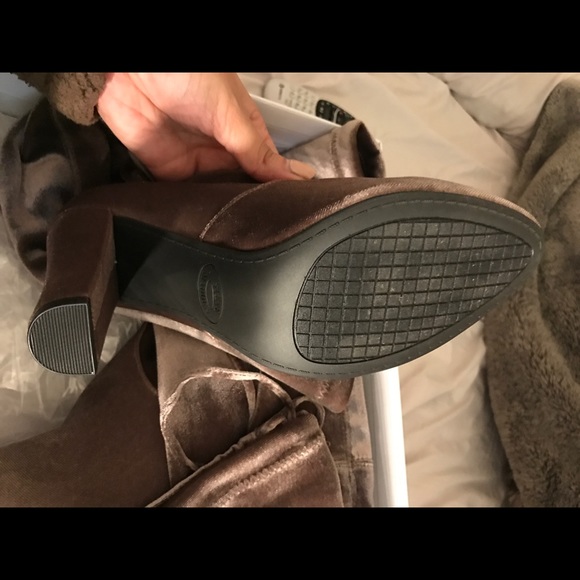 Steve Madden gorgeous taupe velvet boot - Picture 3 of 5